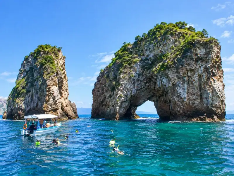 Los Arcos Five Islands Bootstour & Schnorcheln